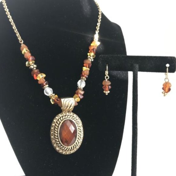 Vintage Avon Necklace & Earrings Set - Picture 2 of 7